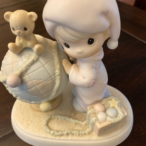 Precious Moments - May Your World Be Trimmed With Joy - Picture 1 of 5